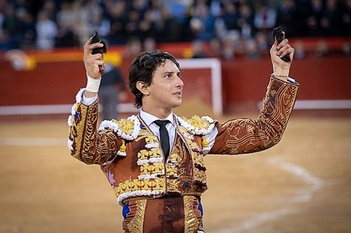 Roca rey valencia 2 orejas.
