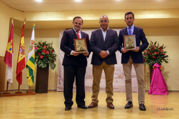 XIX Jornadas Taurinas de Villaseca 2ª Charla Pepe Luis Vargas y Juan Ortega  (2)