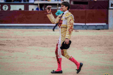 61786 8 juan leal herido pasea la oreja cortada al unico que mato