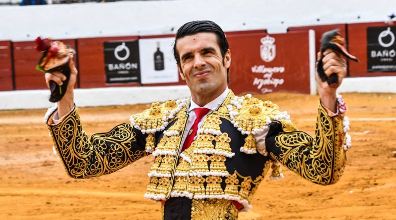 Emilio de justo. Corrida Villanueva Portada