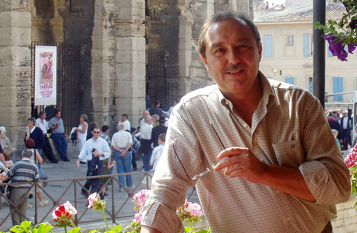 PERIKI. ARLES. PLAZA DE TOROS. 2003.ok