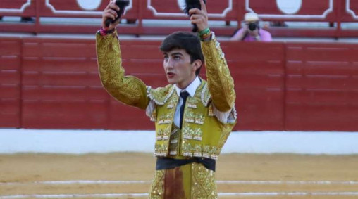 Manuel perera. Novillada Constantina Portada