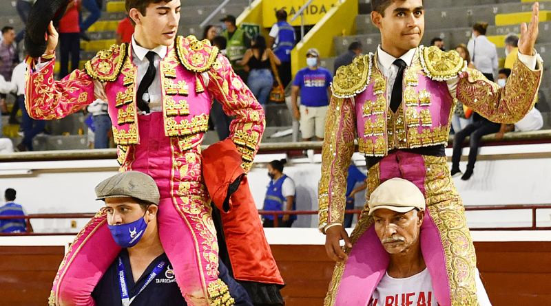 Puerta grande novillada Cali.ALEJANDRO ADAME Y MANUEL PERERA