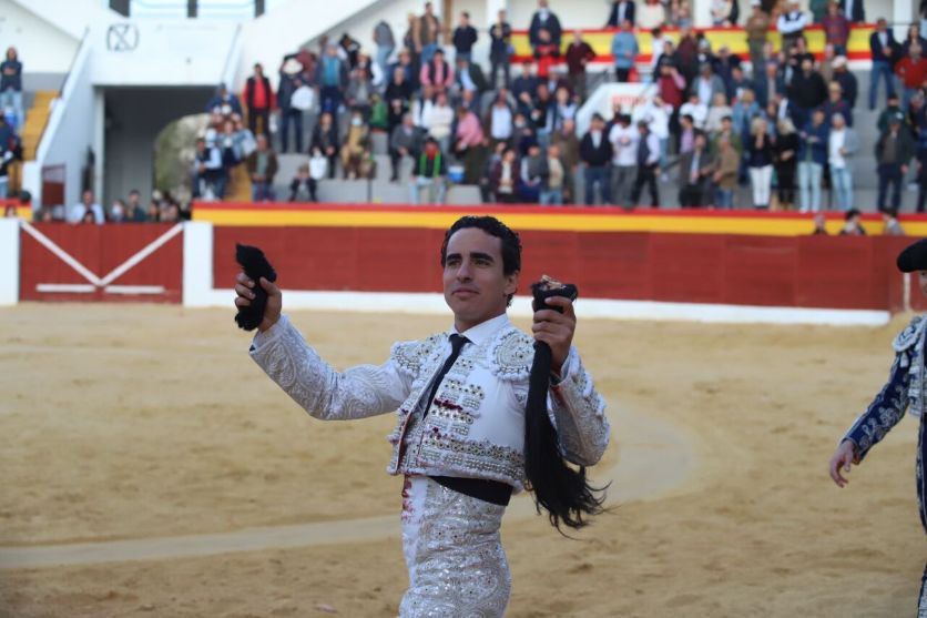 Joaquin Galdos Apoderamiento