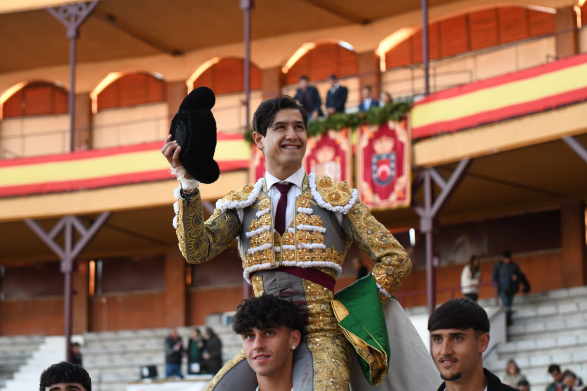 LUIS DAVID EN HOMBROS. COPA CHENEL