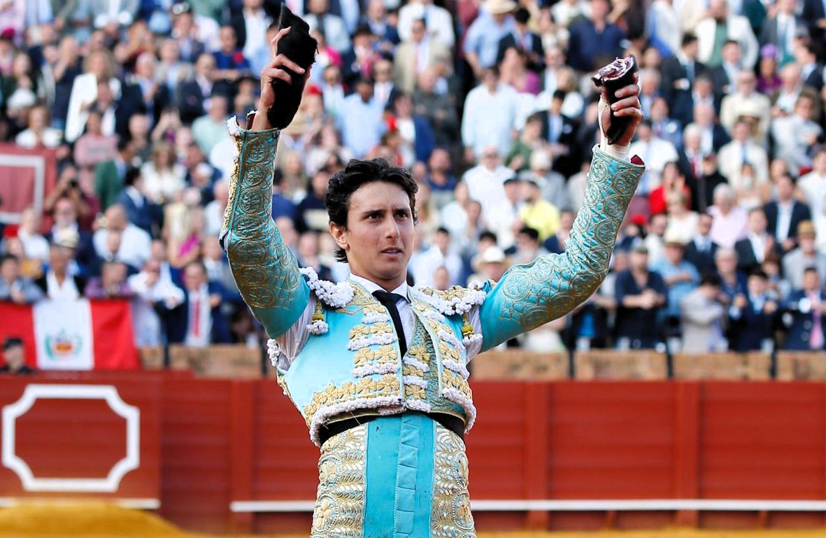 ROCA REY. 2 OREJAS EN SEVILLA