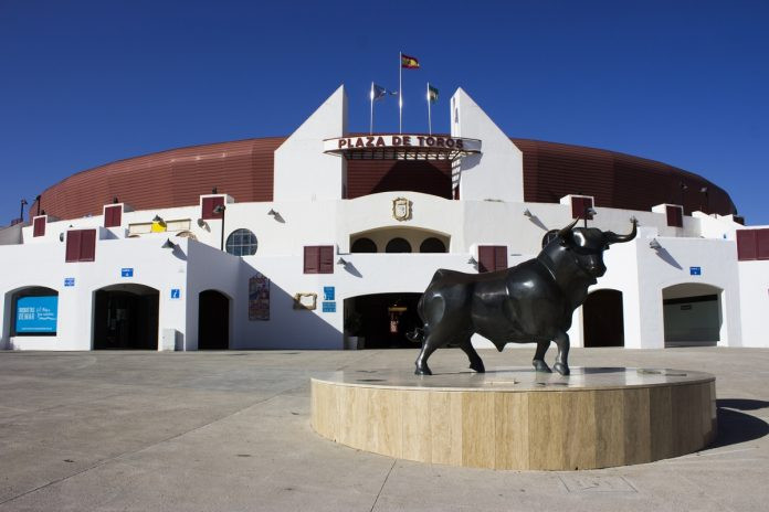 Plaza de Toros de Roquetas de Mar 696x464