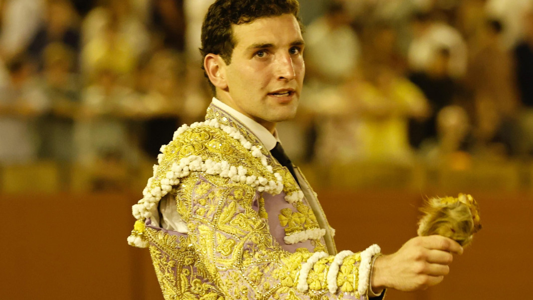 VALENTIN HOYOS