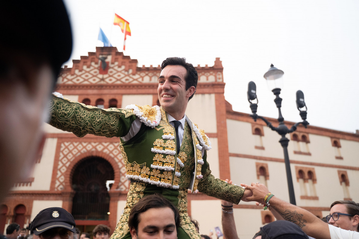 Rufo en hombros en gijon