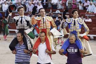 toledo_19_de_junio_juli_ponce_y_castella_a_hombros_1